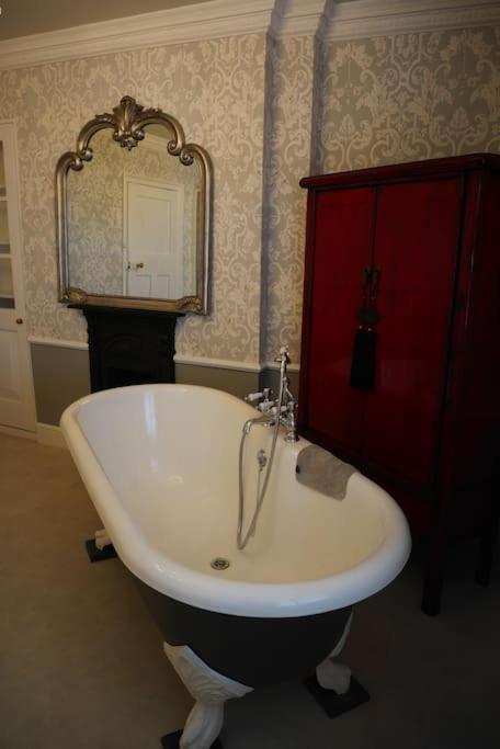 Villa Luxury 2 Bed Georgian Townhouse, Old Portsmouth Exterior foto