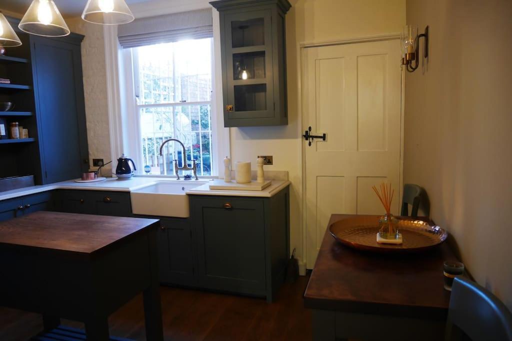 Villa Luxury 2 Bed Georgian Townhouse, Old Portsmouth Exterior foto